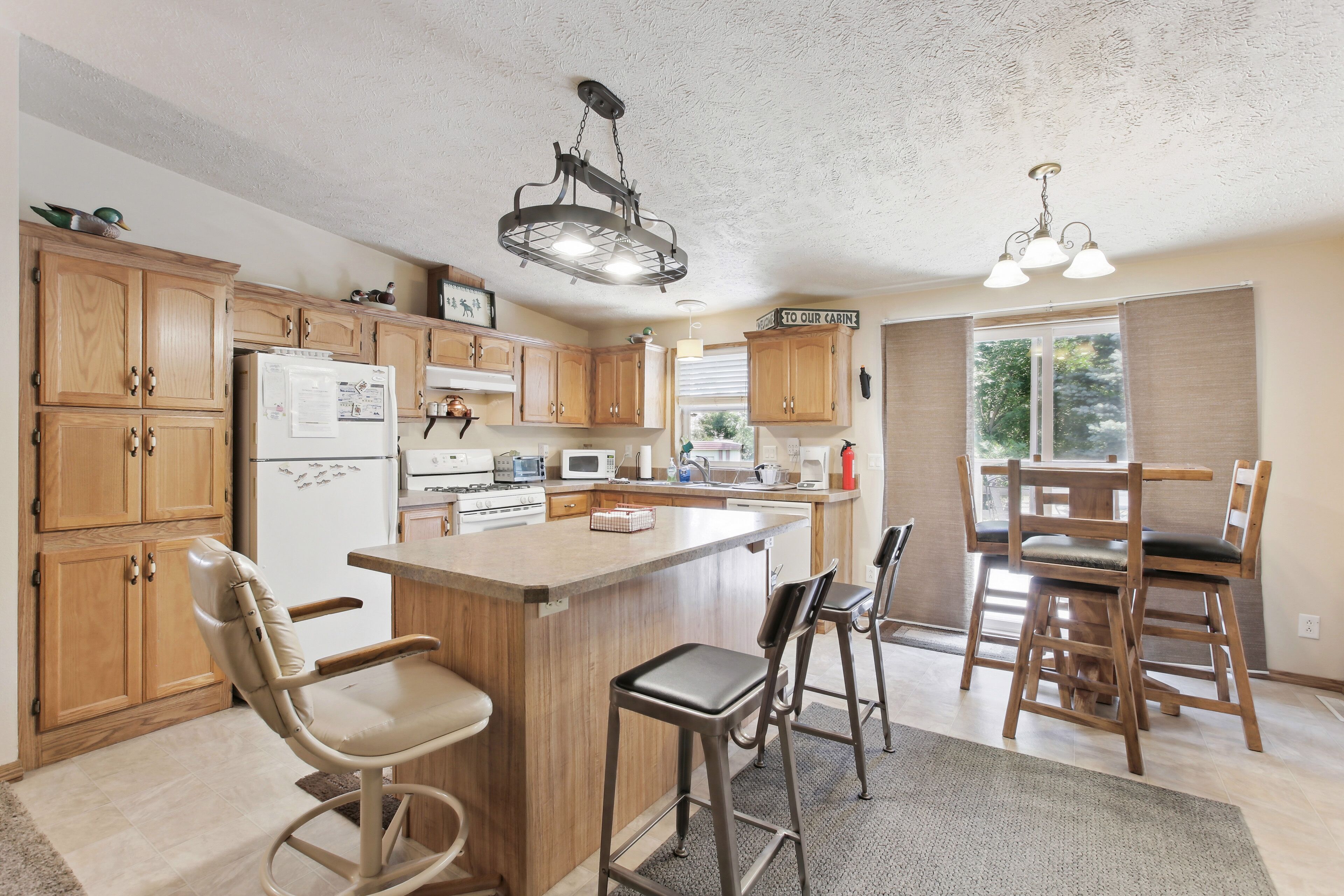 Microondas, horno, parrilla de estufa y lavavajillas 