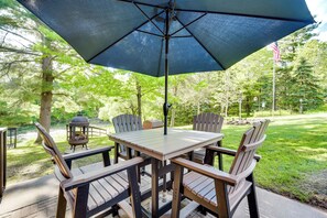 Interior - Grill & Fire Pit: Waterfront Cameron Retreat! (Cameron)
