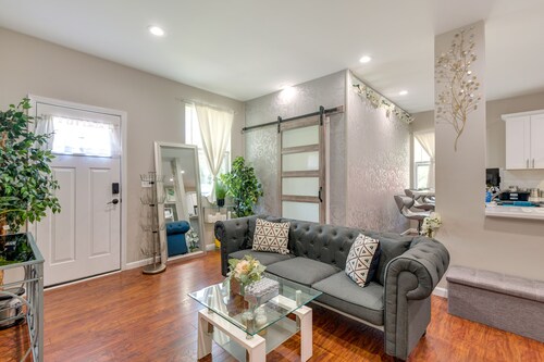 Charming Edgemere Home w/ Deck & Grill!