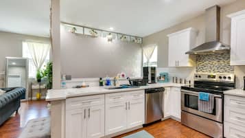 House (2 Bedrooms) | Private kitchen | Microwave, oven, stovetop, dishwasher