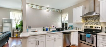 Charming Edgemere Home w/ Deck & Grill!