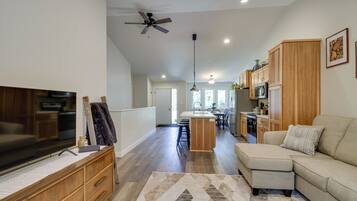 House (2 Bedrooms) | Interior