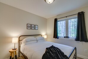 House (2 Bedrooms) | 2 bedrooms, bed sheets