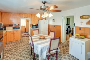 Interior - Great for Groups! Cordova Home Near Hiking (Cordova)