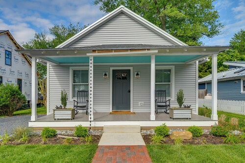 Modern Solomons Cottage Rental - Walk to Island!