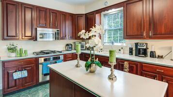 ํ์ฐ์ค (4 Bedrooms) | ๋ด๋ถ