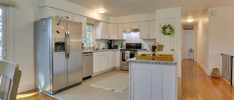 House (3 Bedrooms) | Interior