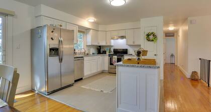 Kiamesha Lake Home w/ Deck: 4 Mi to Resorts World!