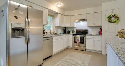 Kiamesha Lake Home w/ Deck: 4 Mi to Resorts World!