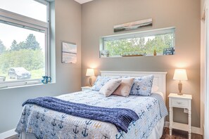 House (1 Bedroom) | Interior - Walk to Lake Superior & Beach: Modern Retreat (Cornucopia)