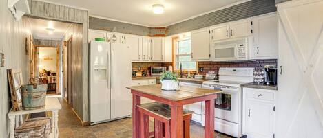 House (2 Bedrooms) | Interior