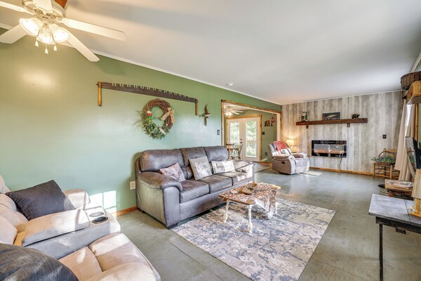 Peaceful Cassville Vacation Rental - Hike & Fish! - Table Rock Lake