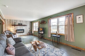 House (2 Bedrooms) | Interior