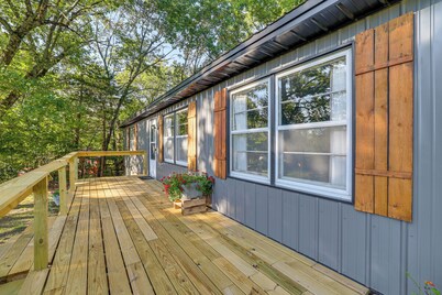 Peaceful Cassville Vacation Rental - Hike & Fish!