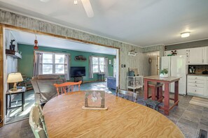 House (2 Bedrooms) | Interior