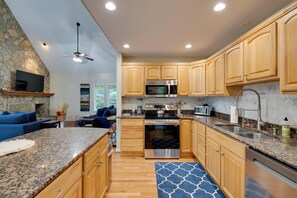 House (3 Bedrooms) | Interior - Waterfront Hartfield Vacation Rental w/ Dock! (Hartfield)