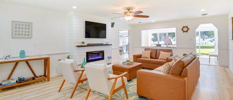 Ferienhaus (3 Bedrooms) | Wohnbereich | Fernseher