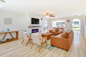 独立别墅 (3 Bedrooms) | 起居区 | 电视