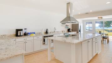 House (3 Bedrooms) | Private kitchen | Microwave, oven, stovetop, dishwasher