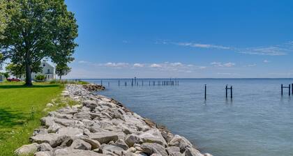 Sun-dappled Waterfront Home on Potomac River!