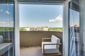 Apartment (2 Bedrooms) | Interior - Atlanta Rental w/ Balcony: Near Buckhead! (Atlanta)
