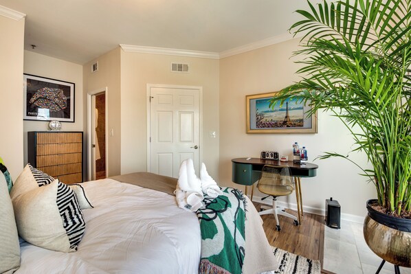 Apartment (2 Bedrooms) | Interior - Atlanta Rental w/ Balcony: Near Buckhead! (Atlanta)