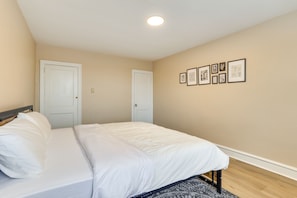 Apartment (2 Bedrooms) | 2 bedrooms, iron/ironing board, bed sheets - Hatboro Vacation Rental ~ 25 Mi to Philadelphia! (Hatboro)