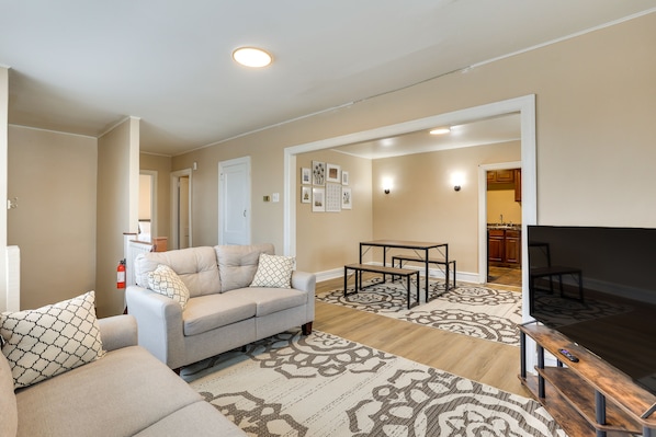 Living area - Hatboro Vacation Rental ~ 25 Mi to Philadelphia! (Hatboro)