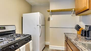 Căn hộ (2 Bedrooms) | Bếp riêng | Lò nướng, bếp nấu, dụng cụ nấu nướng/bát dĩa/dao nĩa, khăn giấy