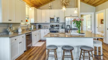 Cottage (2 Bedrooms) | Interior