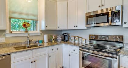 Escape to Nature: Lakefront Jay Cottage w/ Views!