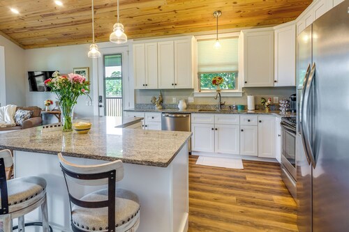 Escape to Nature: Lakefront Jay Cottage w/ Views!