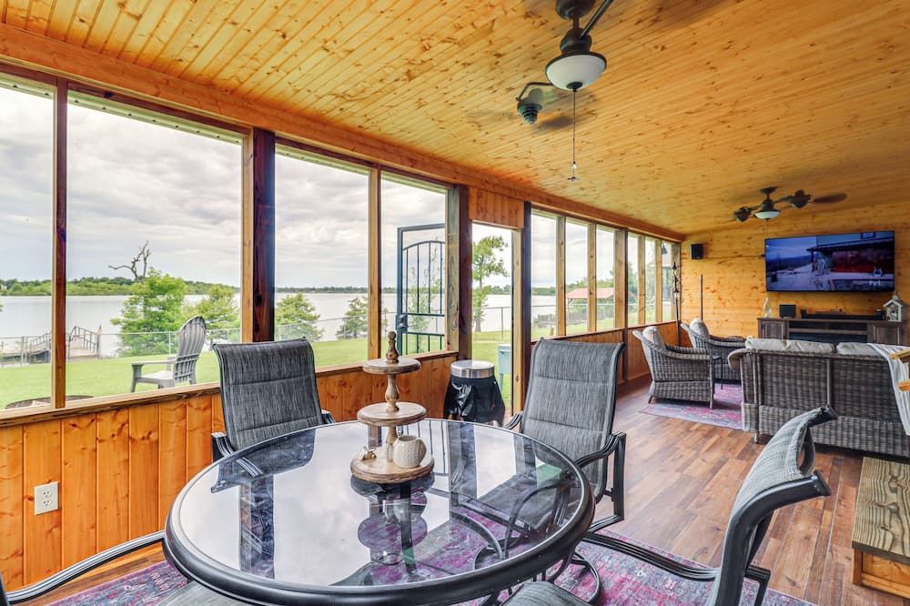 Lakefront Jonesville Cabin w/ Dock + Fire Pit! - Concordia Parish, LA