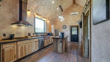 House (1 Bedroom) | Interior