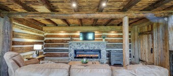 Bedford Cabin w/ Porch, 5 Mi to Historic District!