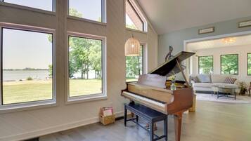 House (4 Bedrooms) | Interior