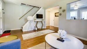 Interior - North Stonington Home Near Coast + Wineries! (North Stonington)