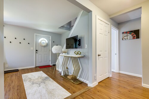 North Stonington Home Near Coast + Wineries!