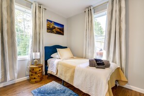 3 bedrooms, bed sheets - North Stonington Home Near Coast + Wineries! (North Stonington)