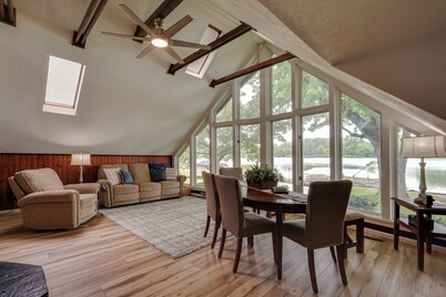 聖瑪麗湖畔度假屋，附有船塢和火坑