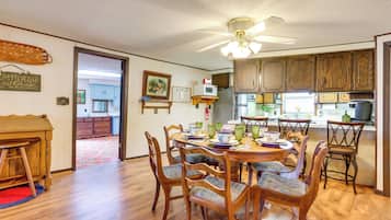 House (3 Bedrooms) | Interior