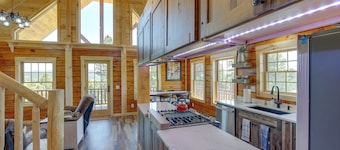 Peaceful Wyoming Cabin w/ Spacious Deck & Wet Bar!