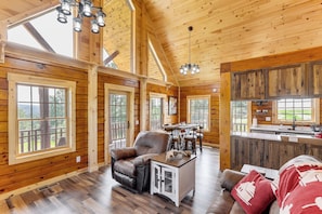 House (3 Bedrooms) | Interior
