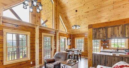 Peaceful Wyoming Cabin w/ Spacious Deck & Wet Bar!