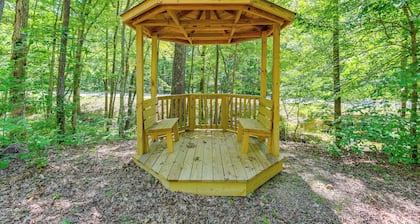 Cozy Tennessee Retreat w/ Patio & Charcoal Grill!