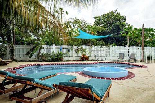 Walk to Beach! Key West Paradise w/ Ocean View