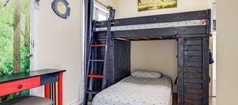 Walk to Beach! Key West Paradise w/ Ocean View