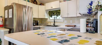 Walk to Beach! Key West Paradise w/ Ocean View