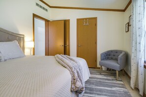 House (2 Bedrooms) | Interior - Dutch Country Home: 9 Mi to Sight & Sound Theater (Kinzers)