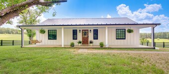 Modern Altavista Farmhouse w/ Countryside Views